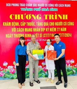 KHÁM BỆNH, CẤP PHÁT THUỐC MIỄN PHÍ CHO CÁC ĐỐI TƯỢNG CHÍNH SÁCH