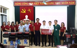 NGÂN HÀNG AGRIBANK YÊN THỦY TRAO TẶNG TRANG THIẾT BỊ Y TẾ
