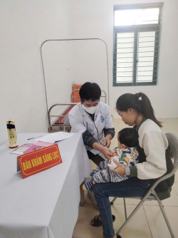 TRẠM Y TẾ XÃ THẠCH YÊN KHÁM SỨC KHỎE ĐỊNH KỲ CHO TRẺ TỪ 4-24 THÁNG