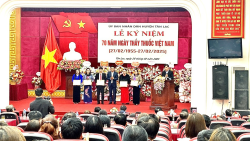 ỦY BAN NHÂN DÂN HUYỆN TÂN LẠC TỔ CHỨC LỄ KỶ NIỆM 70 NĂM NGÀY THẦY THUỐC VIỆT NAM