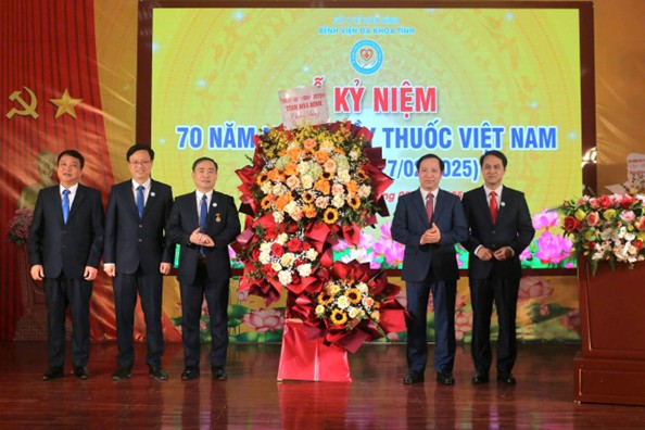 BỆNH VIỆN ĐA KHOA TỈNH HÒA BÌNH KỶ NIỆM 70 NĂM NGÀY THẦY THUỐC VIỆT NAM